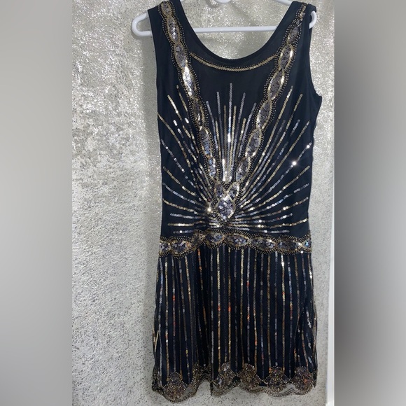 Elegant Black and Gold Mini Dress - Picture 1 of 3
